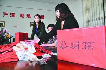巴中女孩患白血病 众人为她捐款7万余元