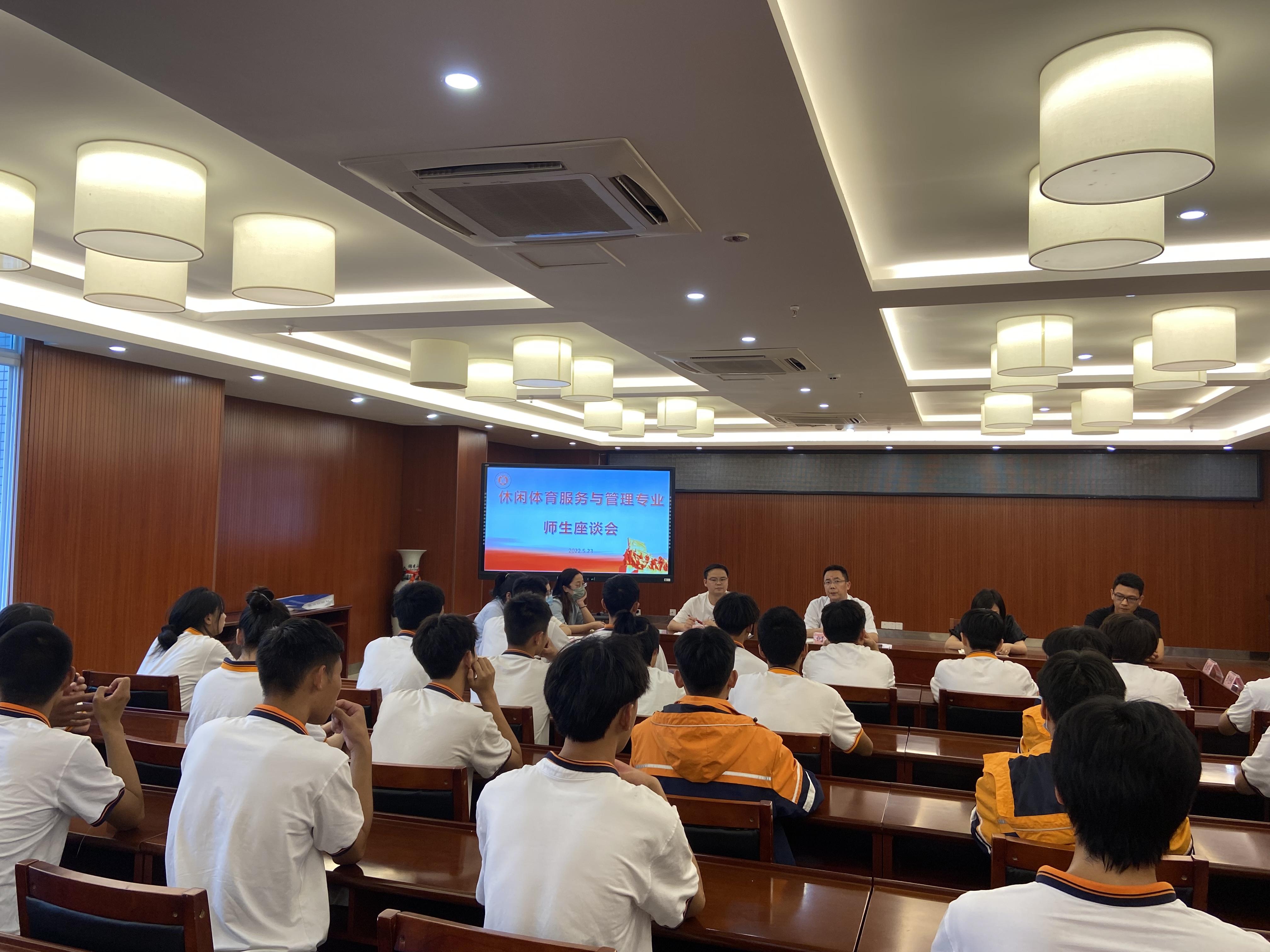 倾听学生心声 师生携手共行