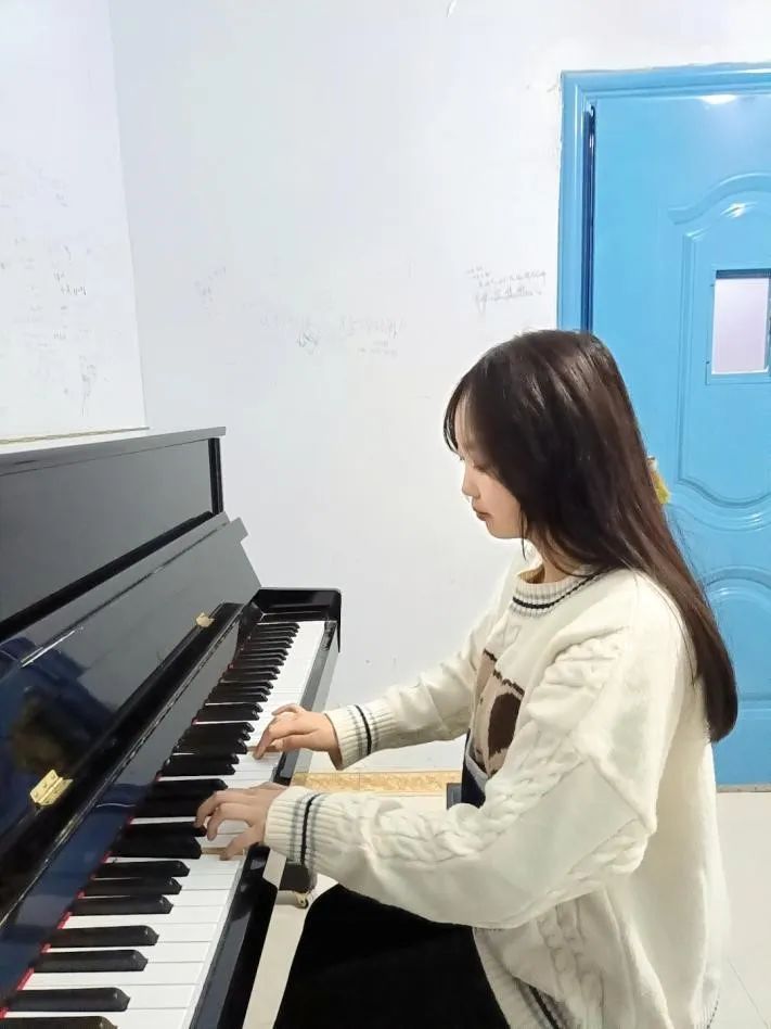 寒梅吐香蕊 青春正当时——记南充师范学校2022年国家奖学金获得者任俊婷