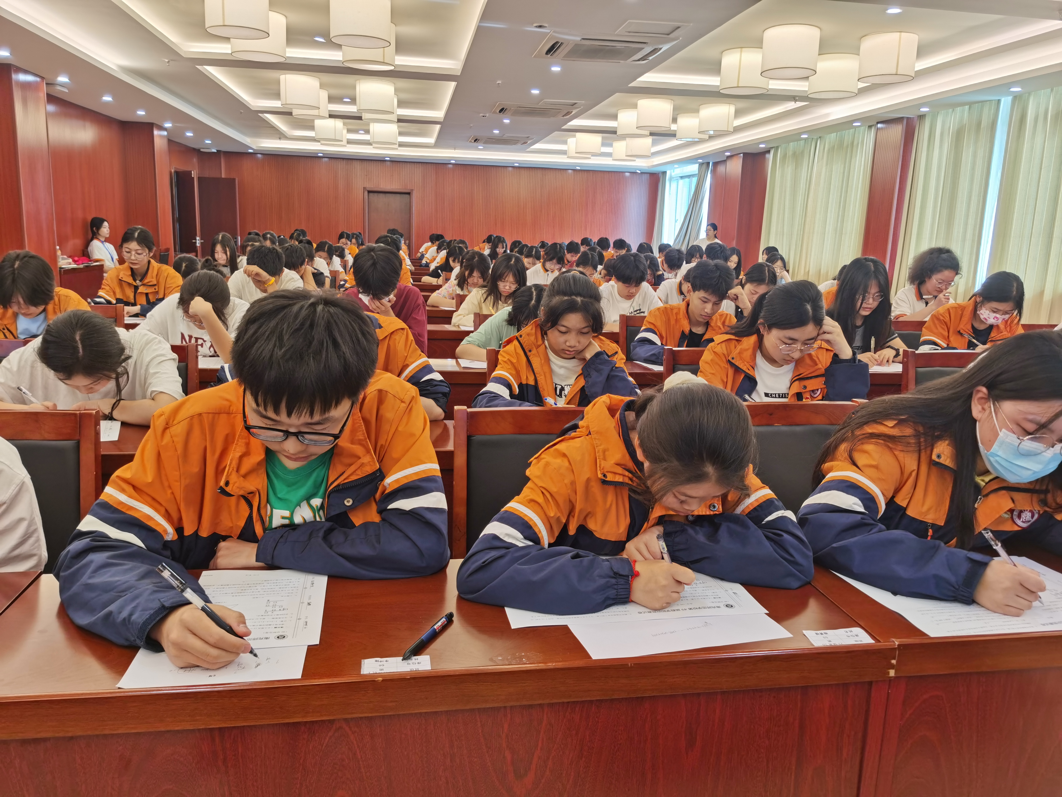 同智慧齐飞翔，与数学共成长——南充师范学校举行第六届校园文化艺术节数学竞赛