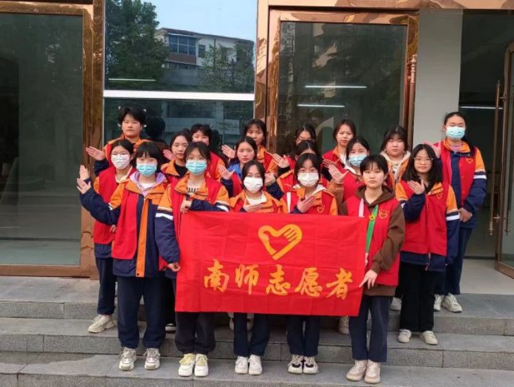 学习雷锋志愿行，青春奋进新时代