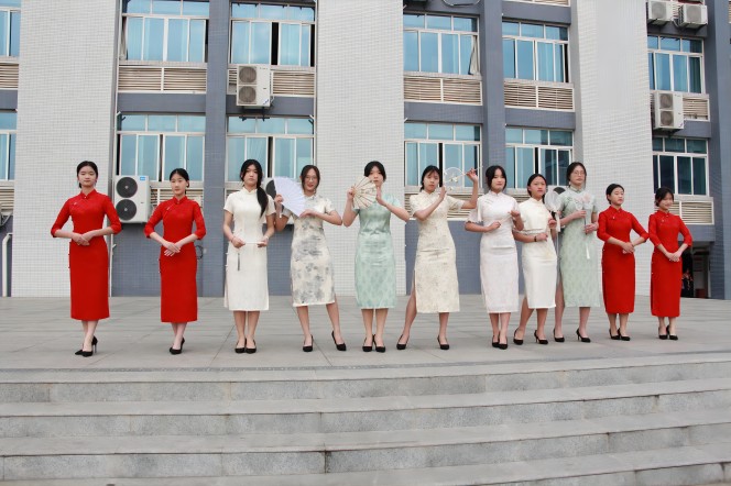 春风十里 不如“仪”路有你—南师团委礼仪队